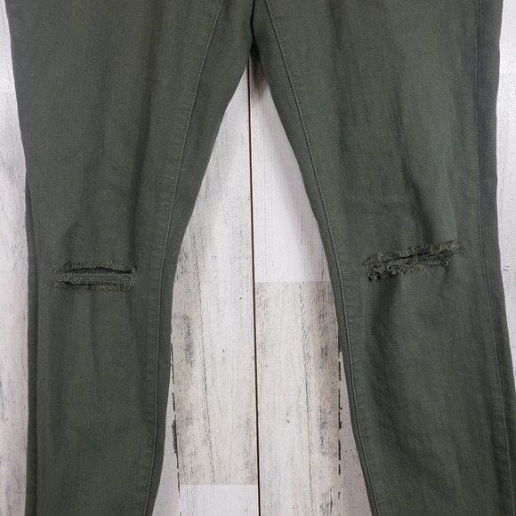 Universal threads army green ripped raw hem mid rise jegging womens size 6/28 - Picture 3 of 13